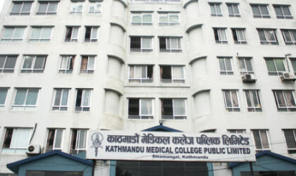 भूकम्पका घाइतेको काठमाण्डौ मेडिकल कलेजअस्पतालले निःशुल्क उपचार गर्ने